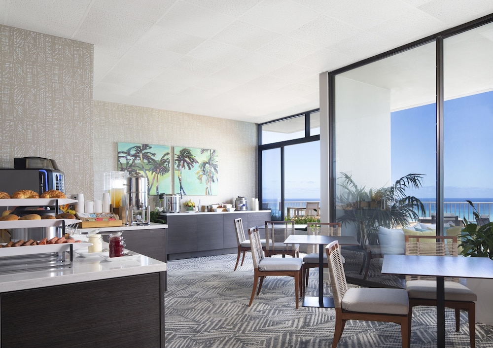 The Twin Fin Hotel - photo 54