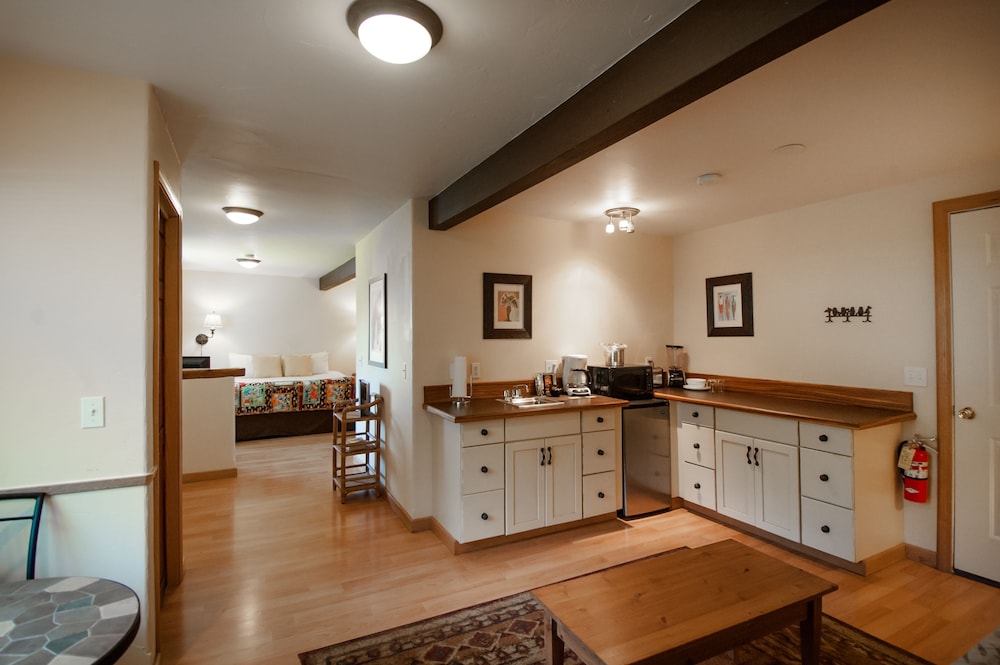 The Islander Inn - photo 49