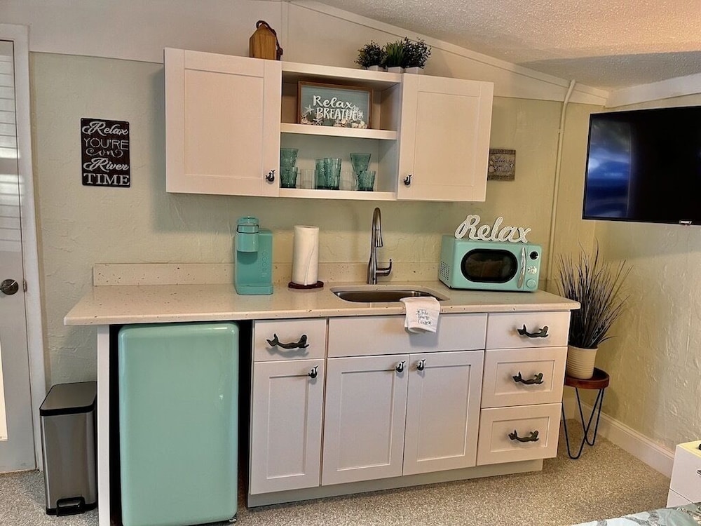 Neptune's Grotto Waterfront Retreat - photo 7