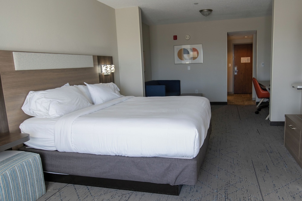 Holiday Inn Express Pembroke by IHG - photo 20