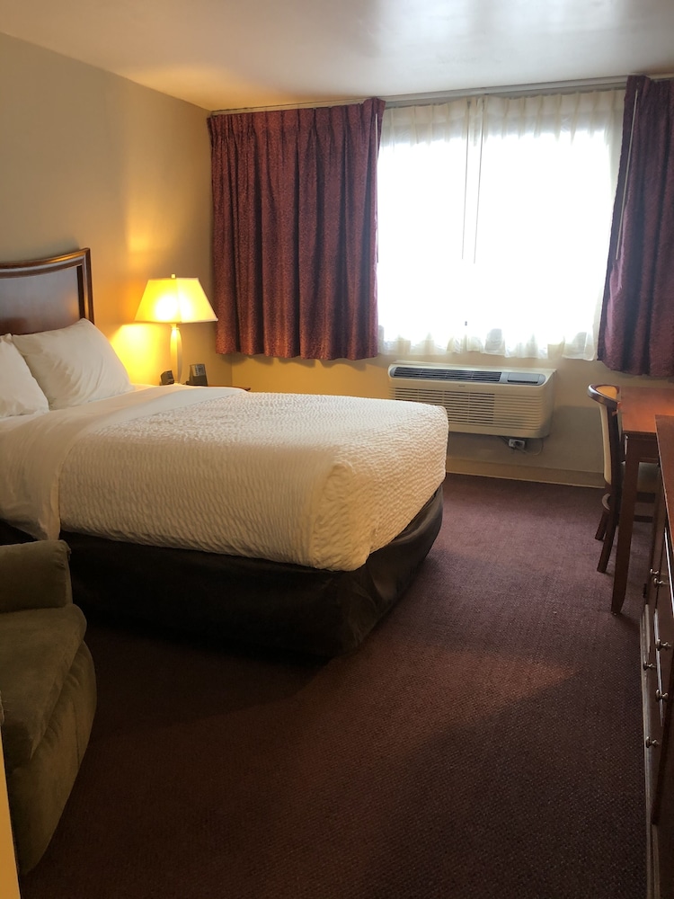 Clarion Inn Airport University - photo 7