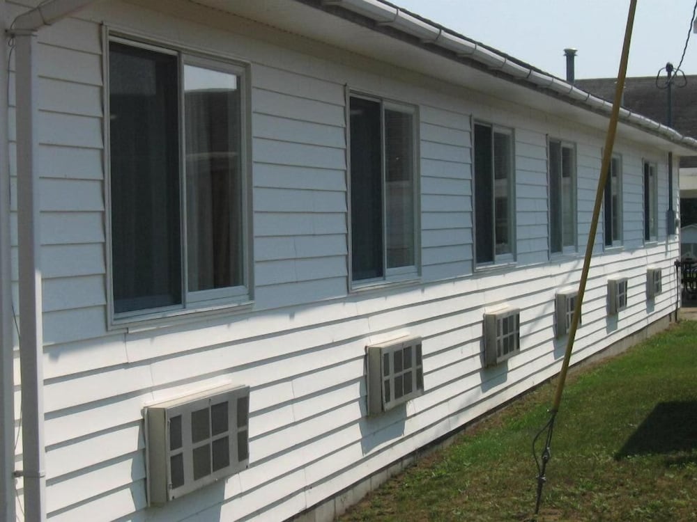Chapel Hill Motel - photo 26