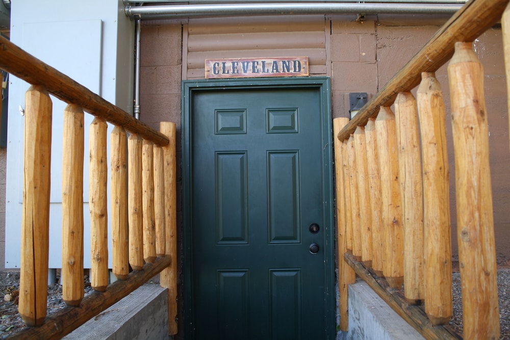 The Historic Wapiti Lodge - photo 2