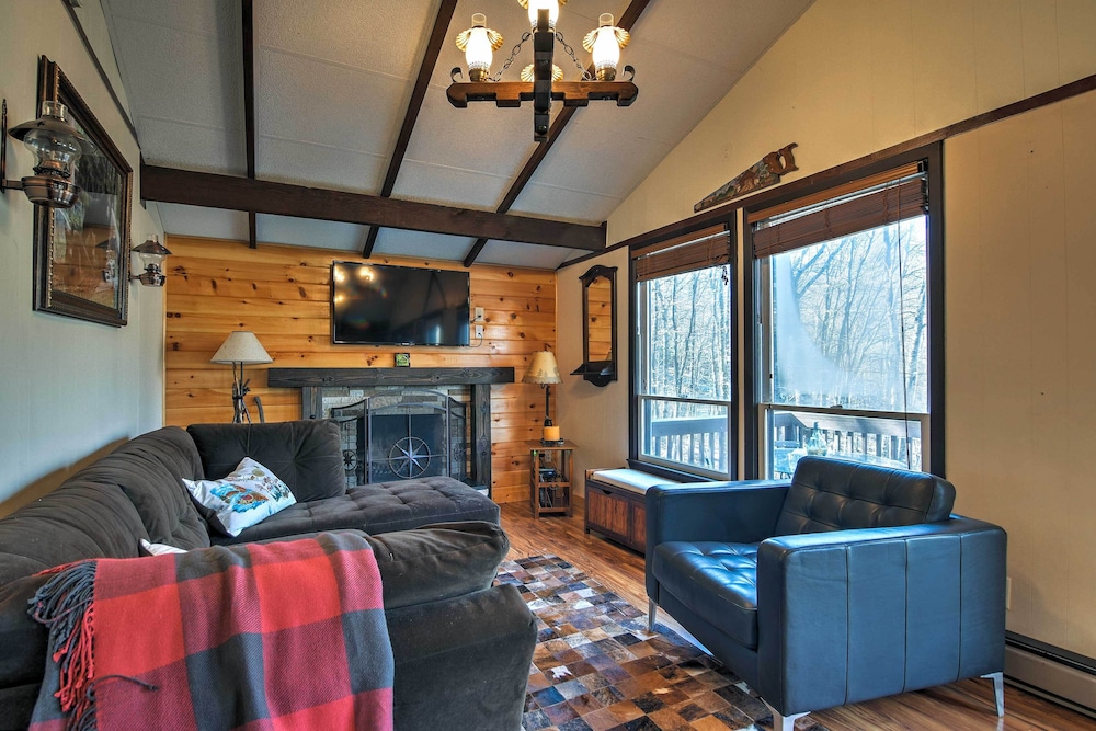Inviting Beech Mountain Family Retreat w 3 Decks — Banner Elk — photo 3