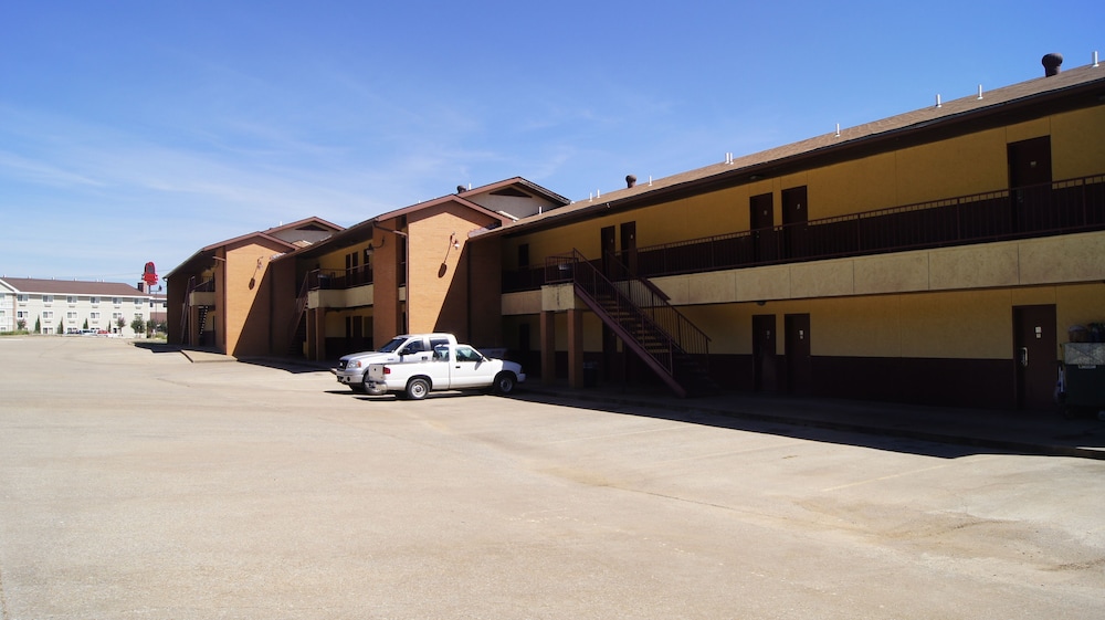 Holiday Lodge & Suites - photo 3