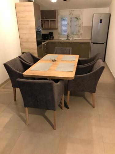 Albatros — 4-Star Luxury Hotel in Kastel Sucurac, Croatia