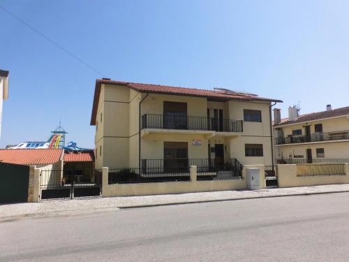 Spacious sunny beach apartment — 4-Star Luxury Hotel in Vieira De Leiria, Portugal