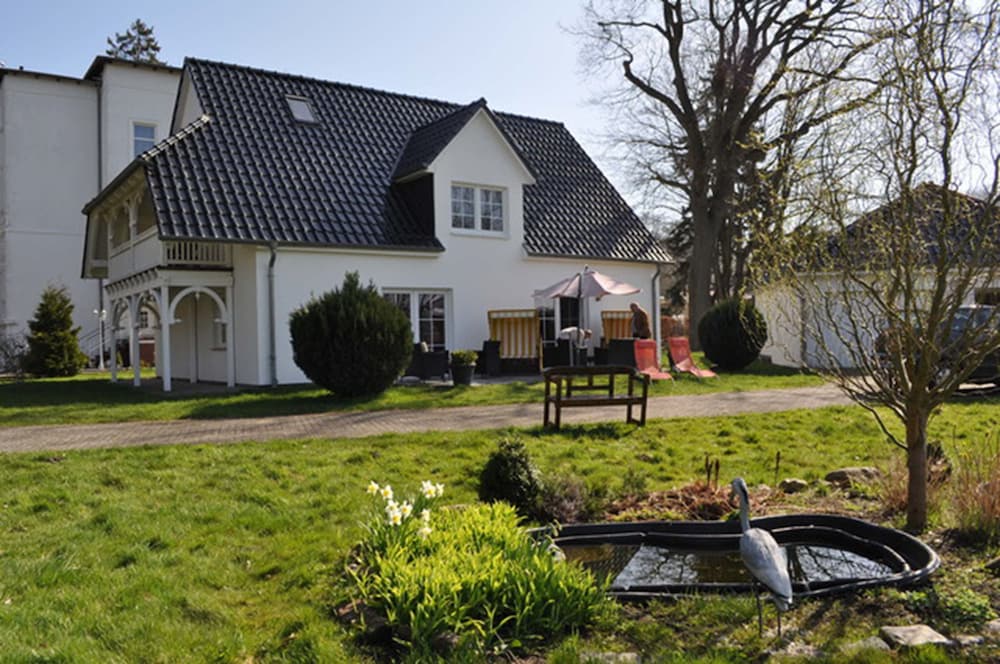 Pension Villa Frohsinn Sellin auf Rügen — 4-Star Luxury Hotel in Ostseebad Sellin, Germany