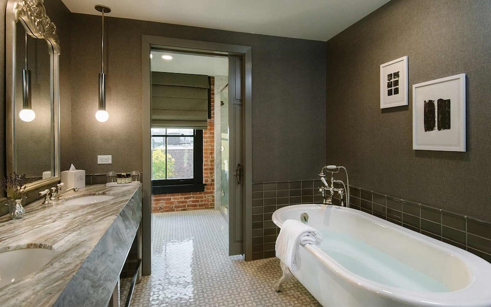 The Charmant Hotel - photo 11