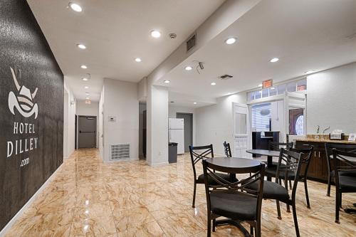 Hotel Dilley Grand - photo 21