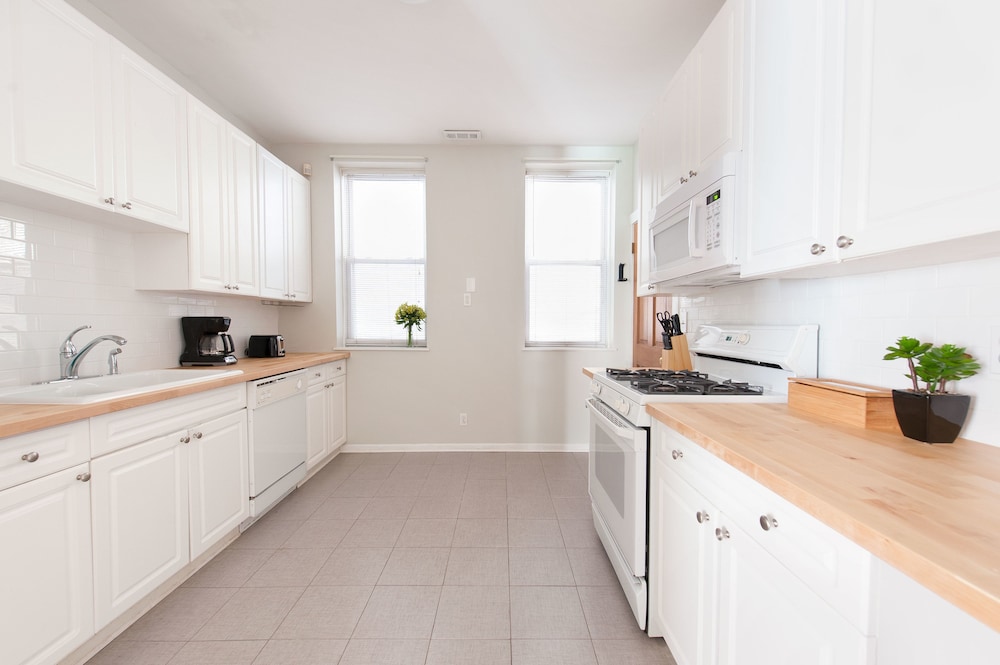 Sophisticated 4BR in Lincoln Park by Sonder - photo 9