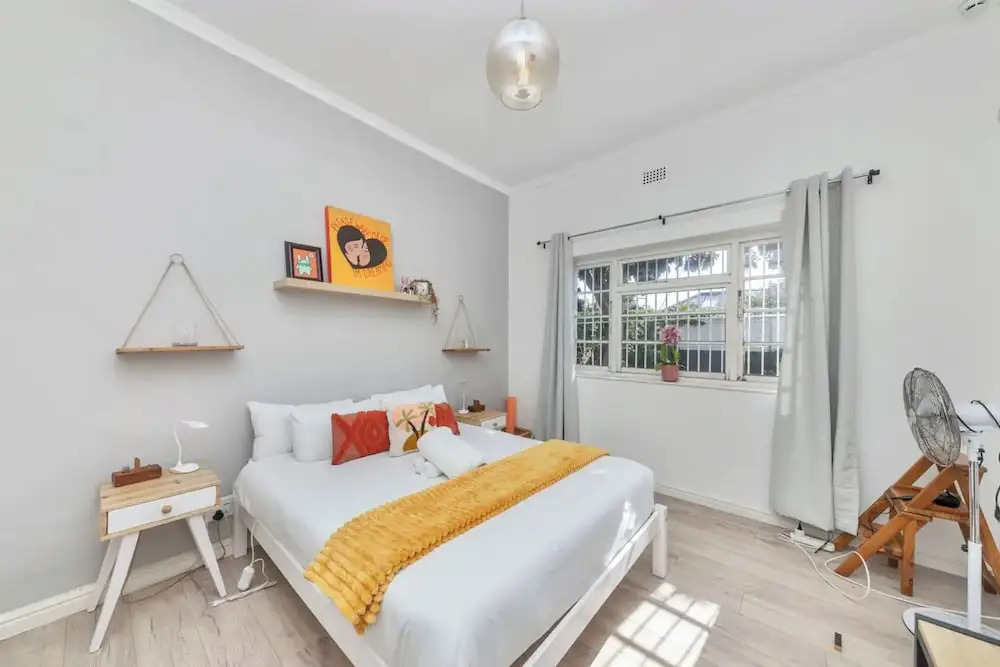 Modern and Stylish 2 BD House in Claremont — 4-Star Luxury Hotel in Cape Town, South Africa