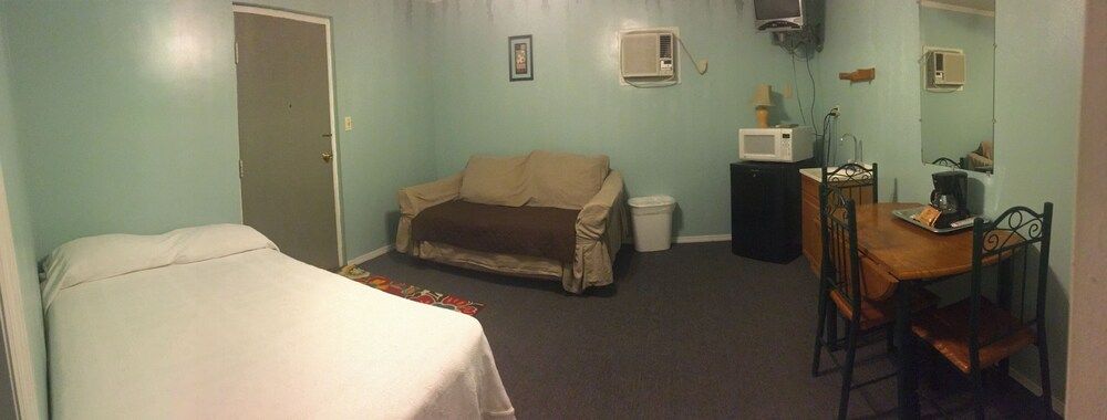 Cindys Motel - photo 9
