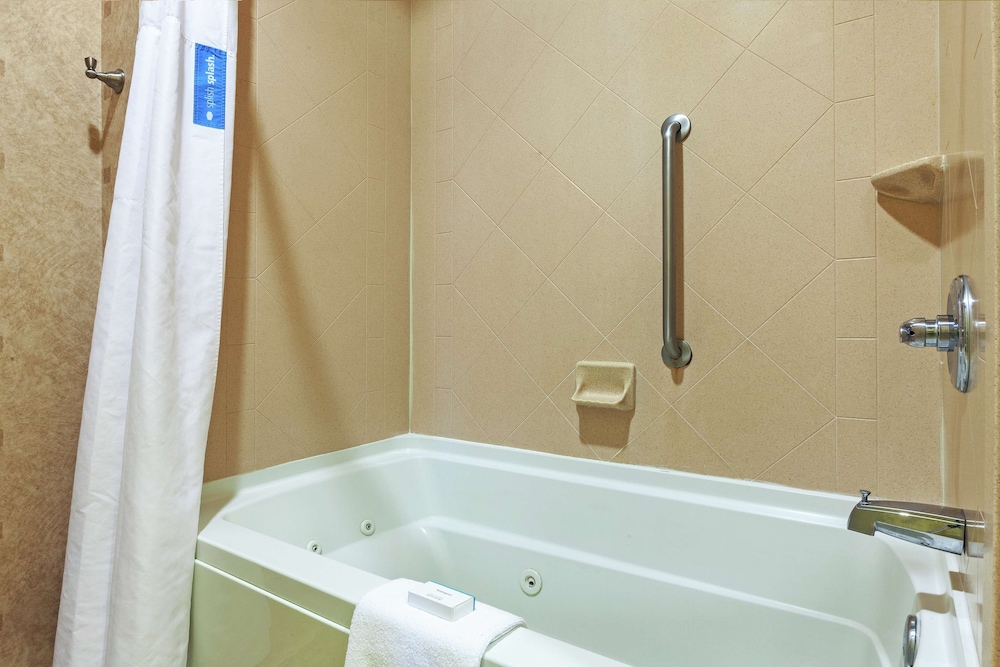 Hampton Inn & Suites Tulsa North Owasso - photo 36