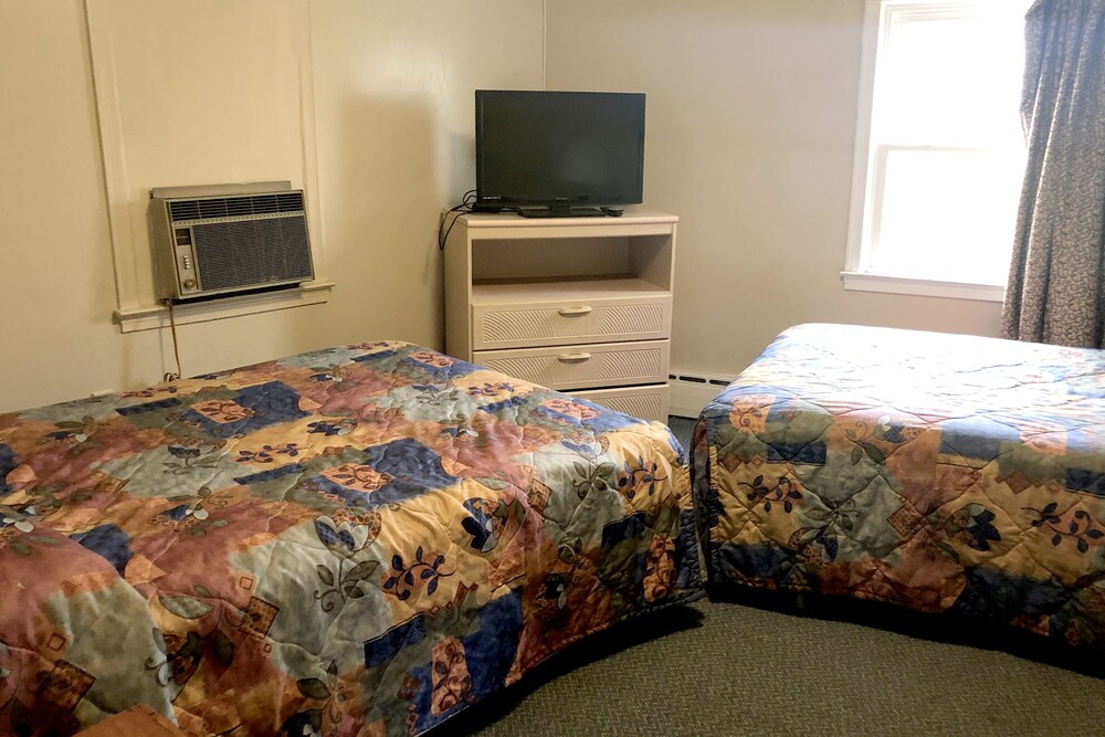 OYO Hotel Starlite Seneca Falls - photo 21