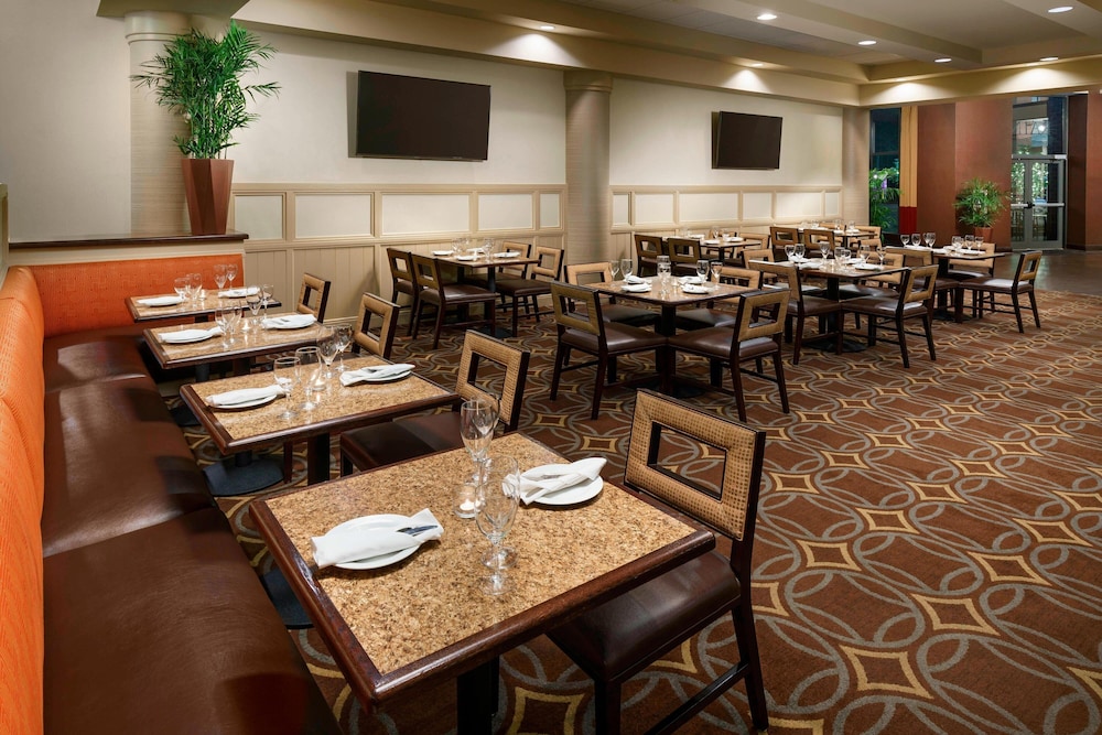 Sheraton Baltimore North Hotel - photo 21