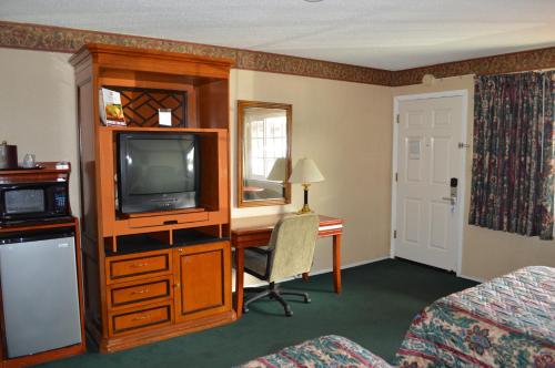 Gateway Inn Fairfield - photo 7
