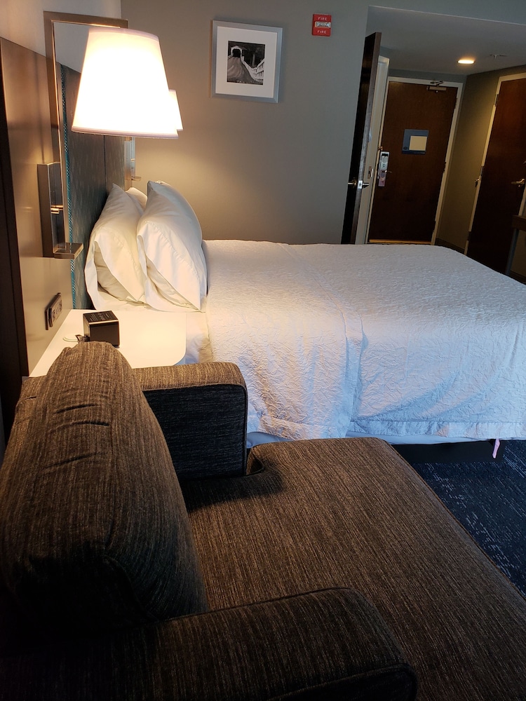 Hampton Inn & Suites Newtown - photo 29