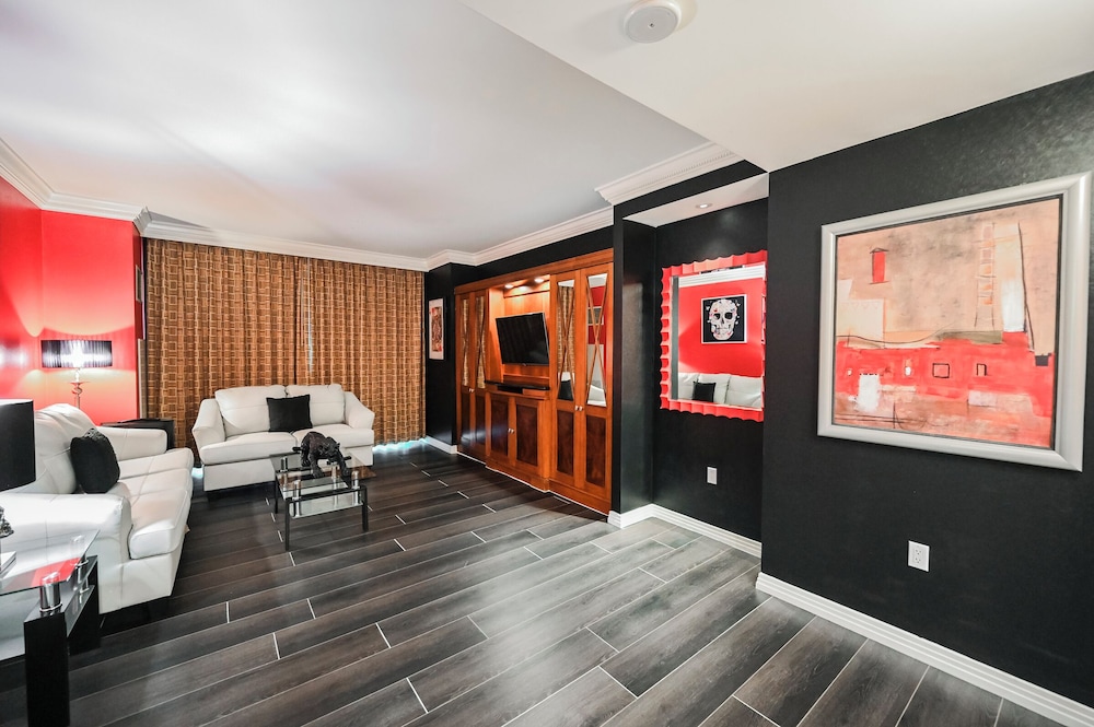 StripViewSuites at Signature - photo 150