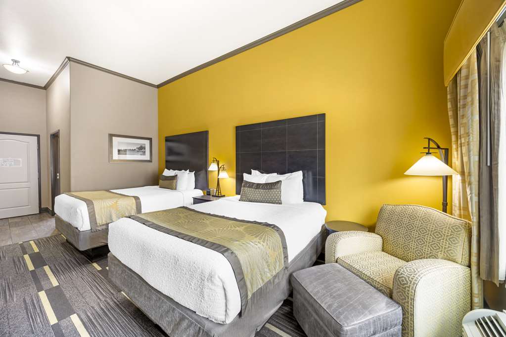 Best Western Plus Emerald Inn & Suites - photo 12