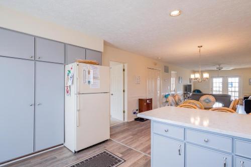 Pelican Palace by Oak Island Accommodations - photo 37