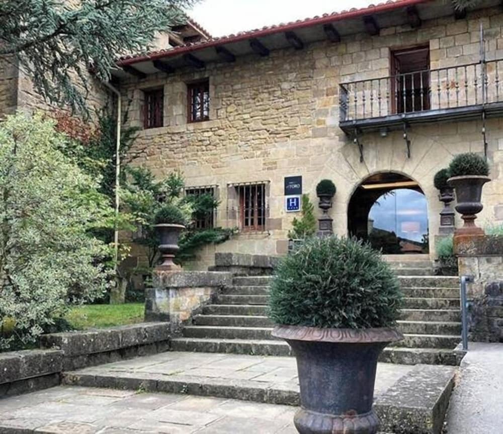 Hotel Luze El Toro — 4-Star Luxury Hotel in Berriobeiti, Spain