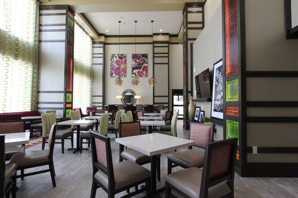 Hampton Inn & Suites Dallas Market Center - photo 7