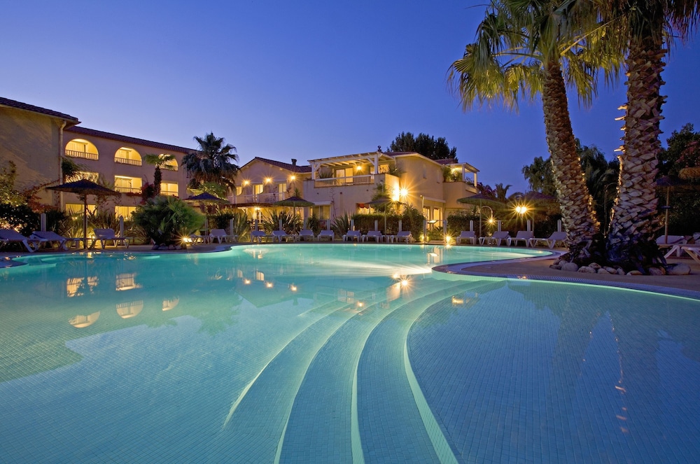 Hôtel Le Cottage — 4-Star Luxury Hotel in Argelers, France