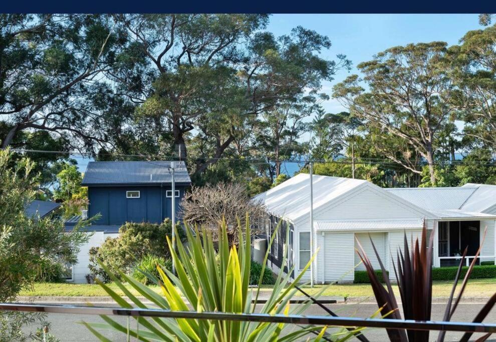 Baylife Beach House Family fun steps to beach — 4-Star Luxury Hotel in Vincentia, Australia