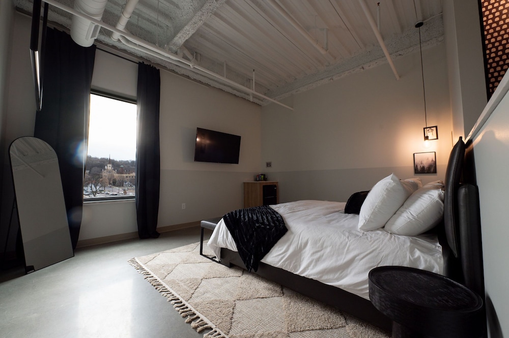 Arch and Cable Hotel - photo 10