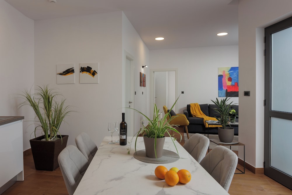 Terra 5 Deluxe apartment with parking — 4-Star Luxury Hotel in Viskovo, Croatia