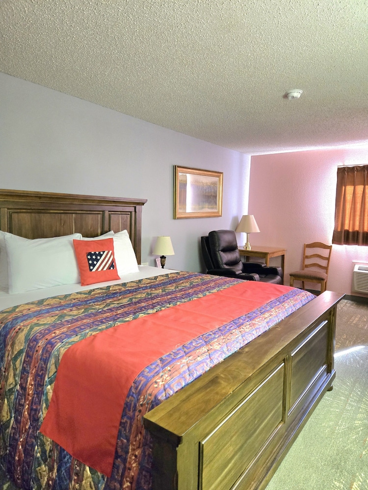 American Inn Ozark - photo 7