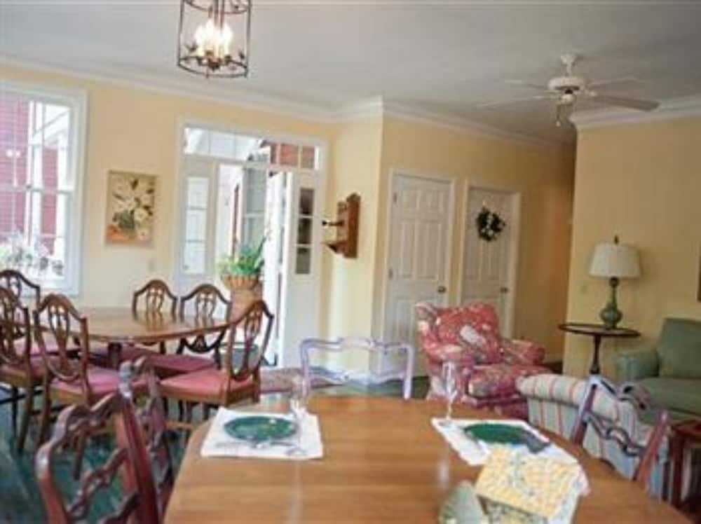 The Green Tree Inn - photo 33