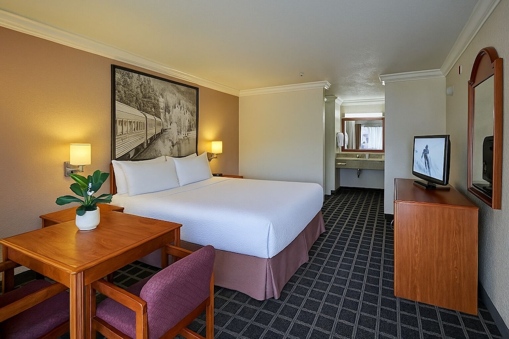 Creekside Inn & Suites in Willits, United States