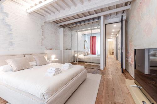 Casa Sapienza Luxury Apartment in the Centre — 4-Star Luxury Hotel in Siena, Italy
