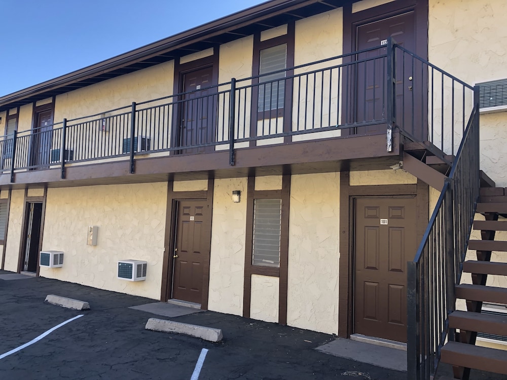 Golden Hills Motel - photo 18