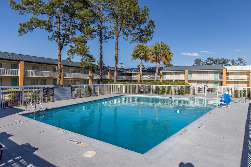 Econo Lodge Thomasville - photo 24