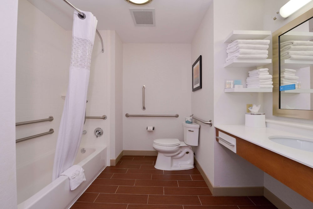 Hampton Inn & Suites by Hilton Lonoke - photo 33