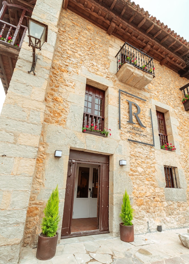 Hotel Bestprice Santillana in Santillana, Spain