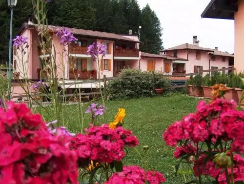 Hotel Edelweiss in San Zeno Di Montagna, Italy