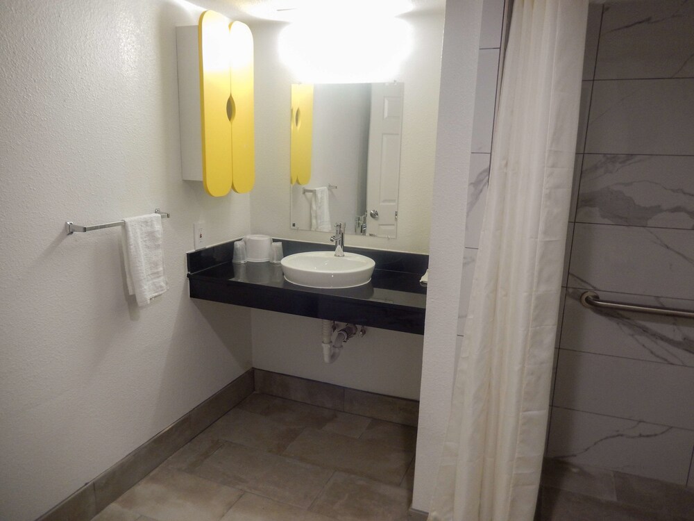 Studio 6 Houston TX Intercontinental Airport South - photo 13