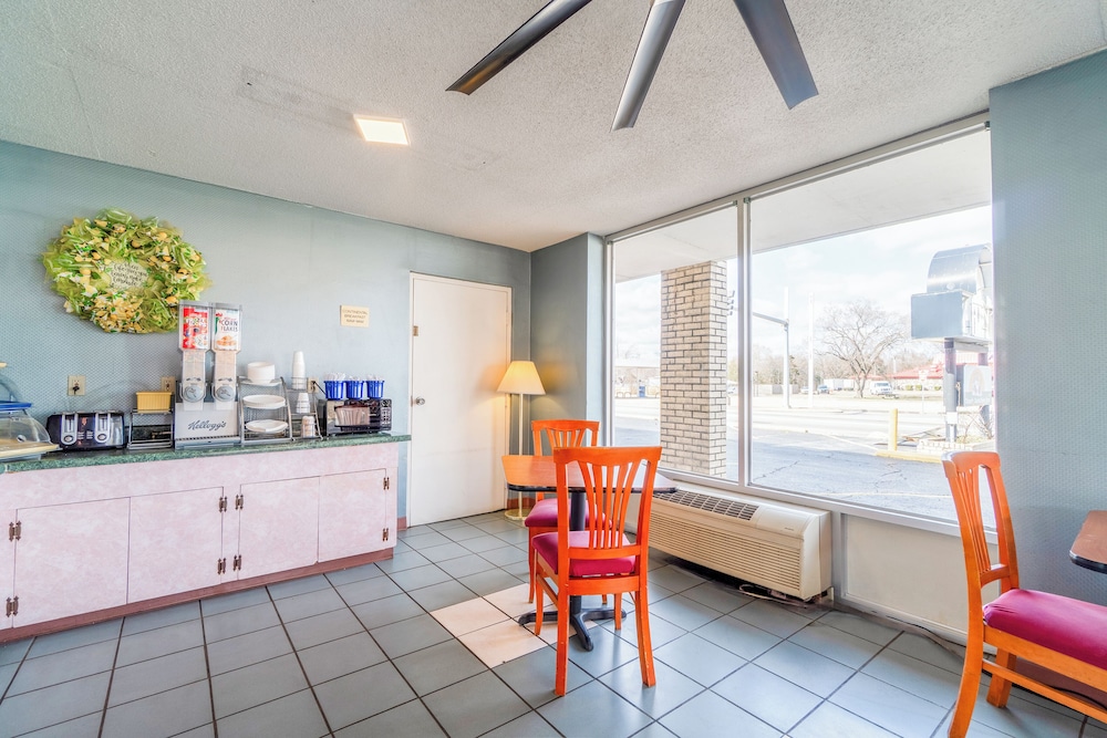 Ozark Junction mountain view by OYO - photo 11