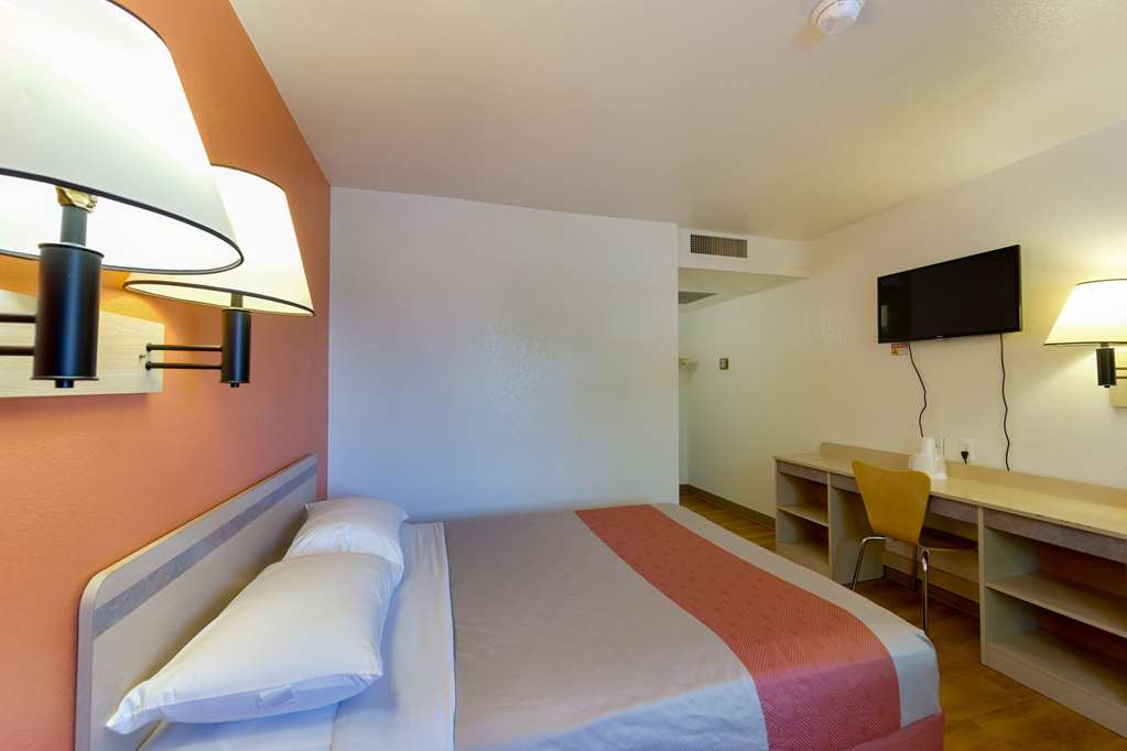 Motel 6 Weed Mount Shasta - photo 13