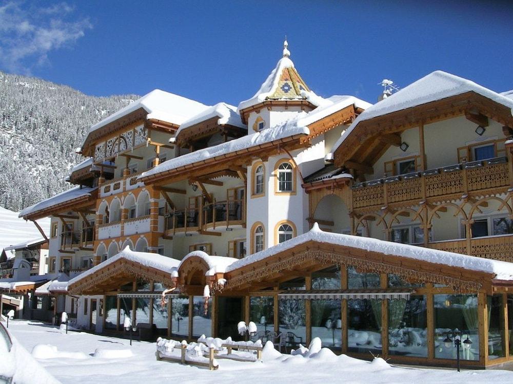 Renè Dolomites Boutique Hotel — 4-Star Luxury Hotel in Pozza Di Fassa, Italy
