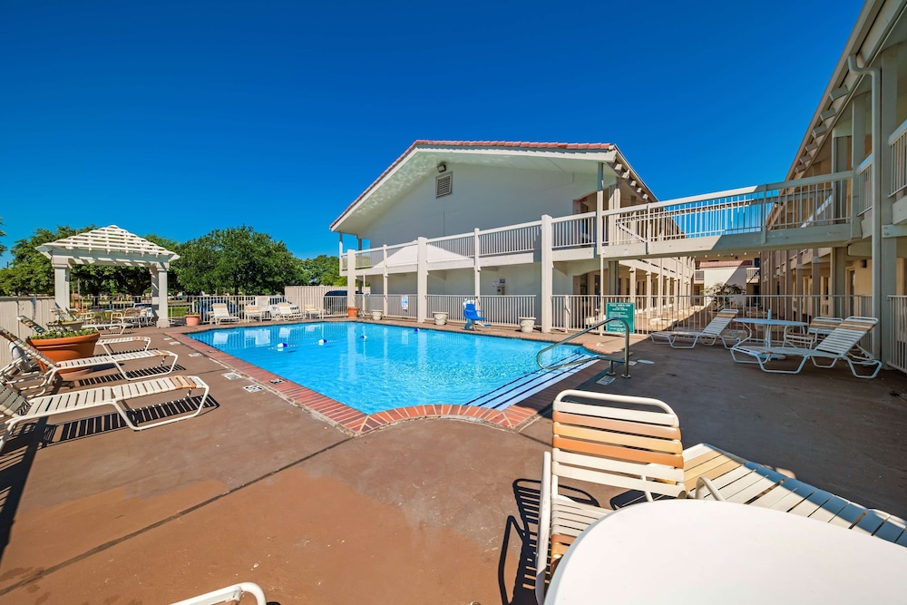 Motel 6 Dallas TX Farmers Branch - photo 20