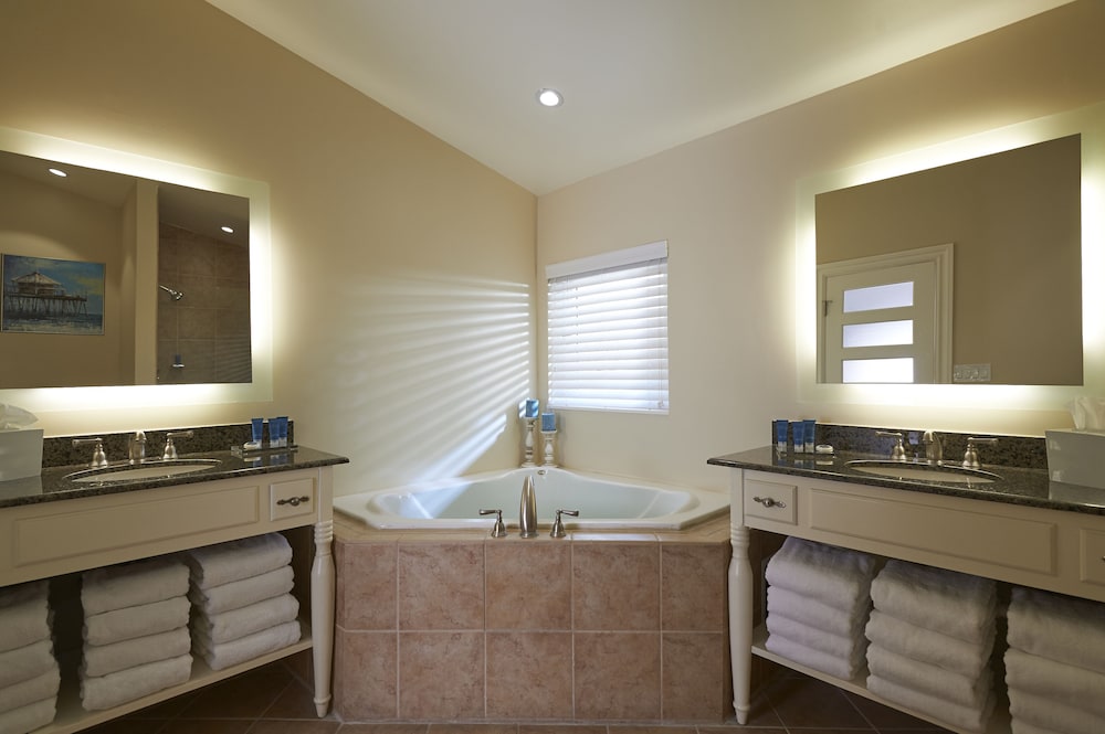 Edgewater Beach Hotel - photo 28