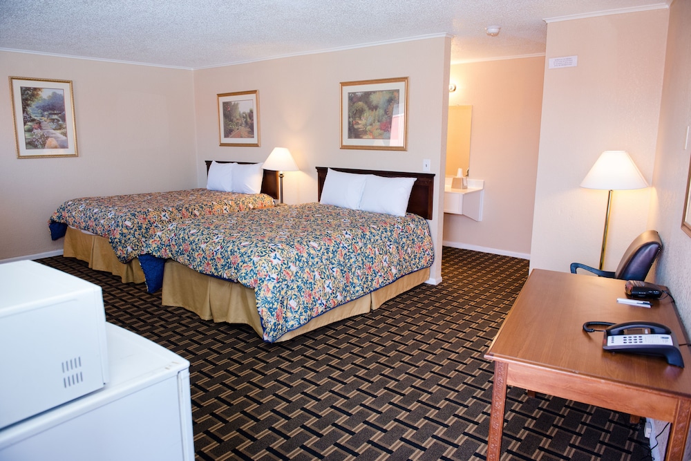 Grand View Plaza Inn & Suites - photo 40
