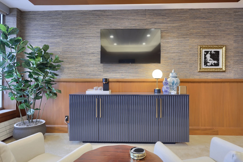 The Executive Suites and Venue - photo 28