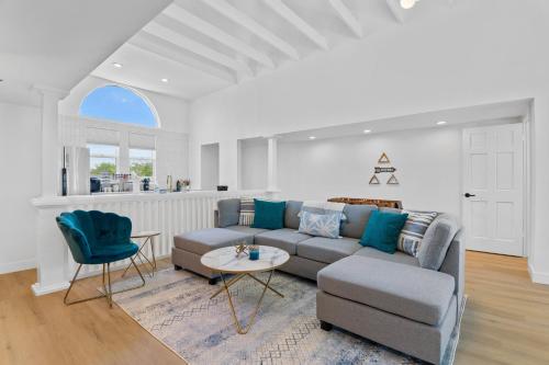 Stylish Phoenix Townhome Foosball Table Laundry Parking — Phoenix