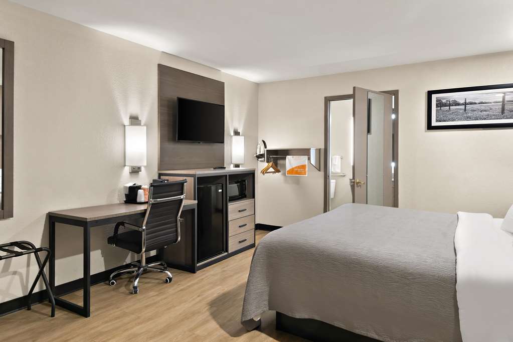 Quality Inn & Suites Weatherford - photo 21